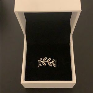 Pandora ring size 52